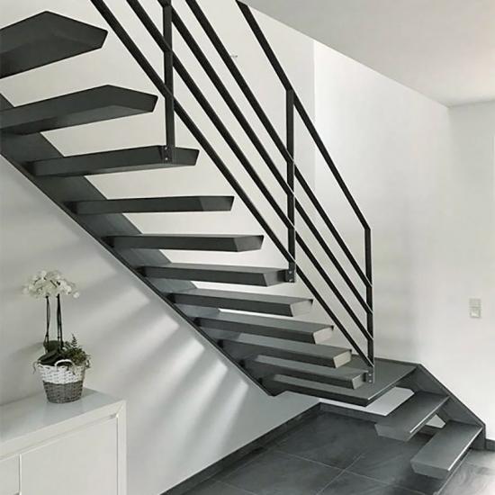 Individuelle Wandeinholmtreppe aus Metall von Metallbau Design Concepte