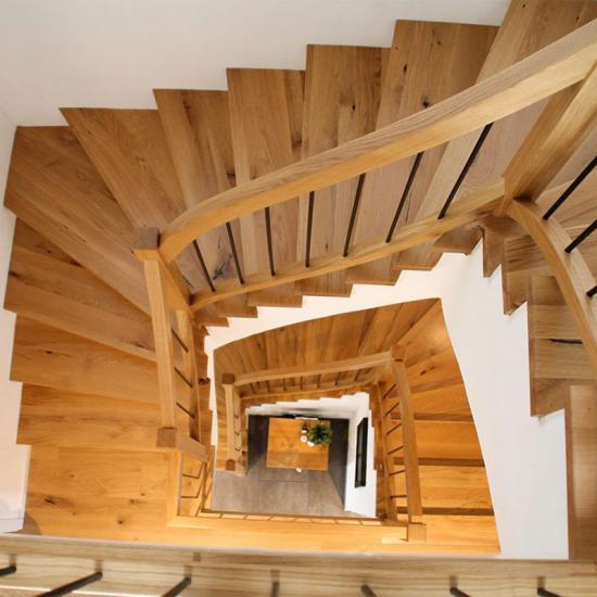 Treppe aus rustikaler Eiche von KRALLER Ihr Treppenspezialist