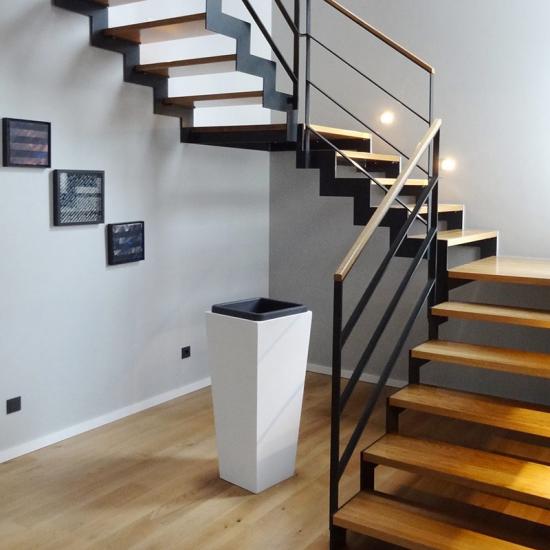 Treppe Schwebend 8 Stufen ohne Geländer Stufen 800 mm (Wangen: Anthrazit)  (Stufen: Verzinkt)