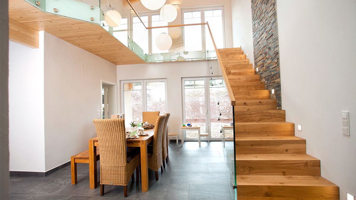 Moderne Blockstufentreppe im Wohnbereich von ETS Treppenbau und Schreinerei GmbH