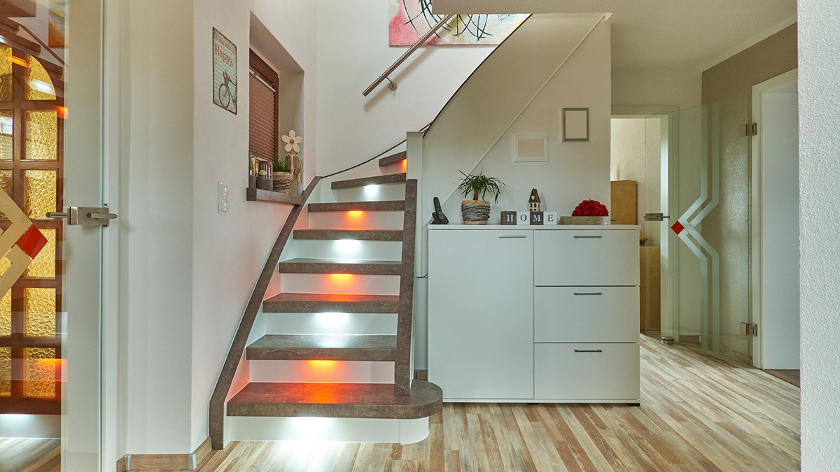 Treppenrenovierung mit LED-Beleuchtung von H 