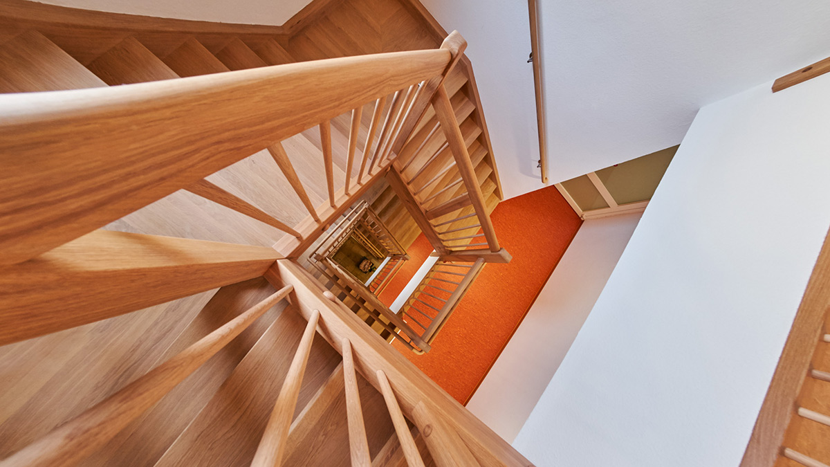 Podesttreppe in handwerklicher Maßarbeit von Hildner Treppen- und Holzbau