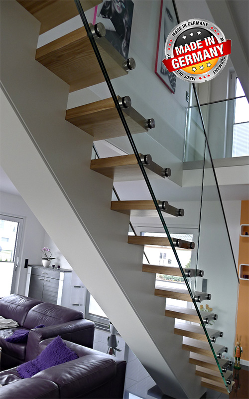 Mittelholmtreppe mit Ganzglasgeländer von Treppenbau-Tischlerei-Bauelemente GERDS
