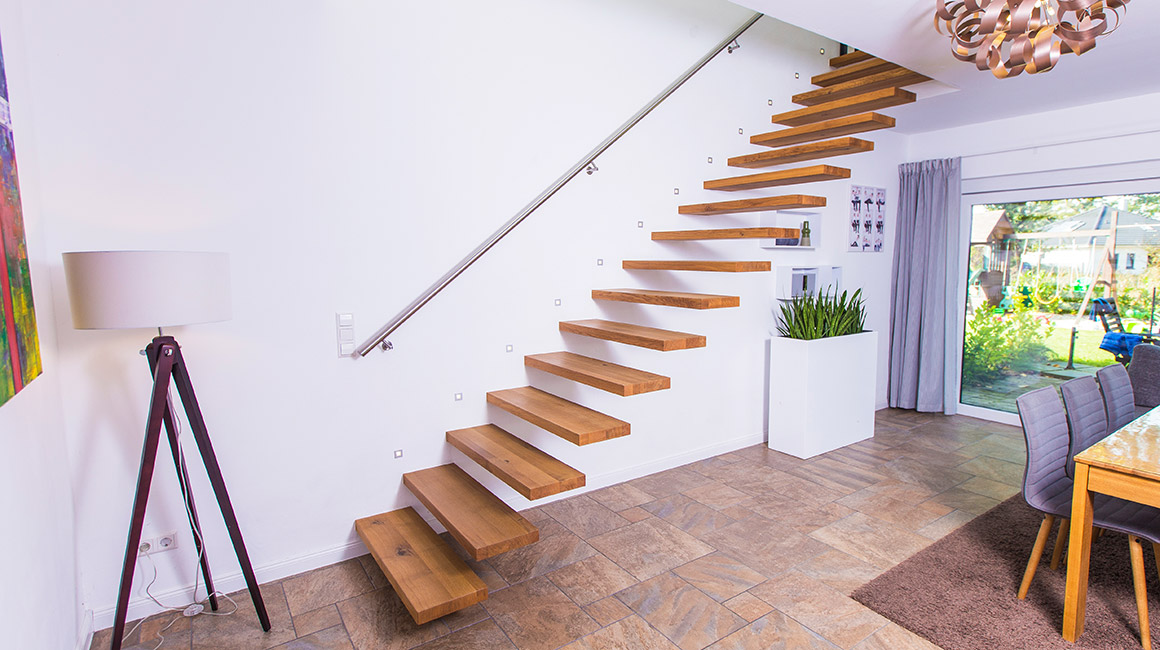 Design Kragarmtreppe aus Holz von BECKMANN Treppenmanufaktur