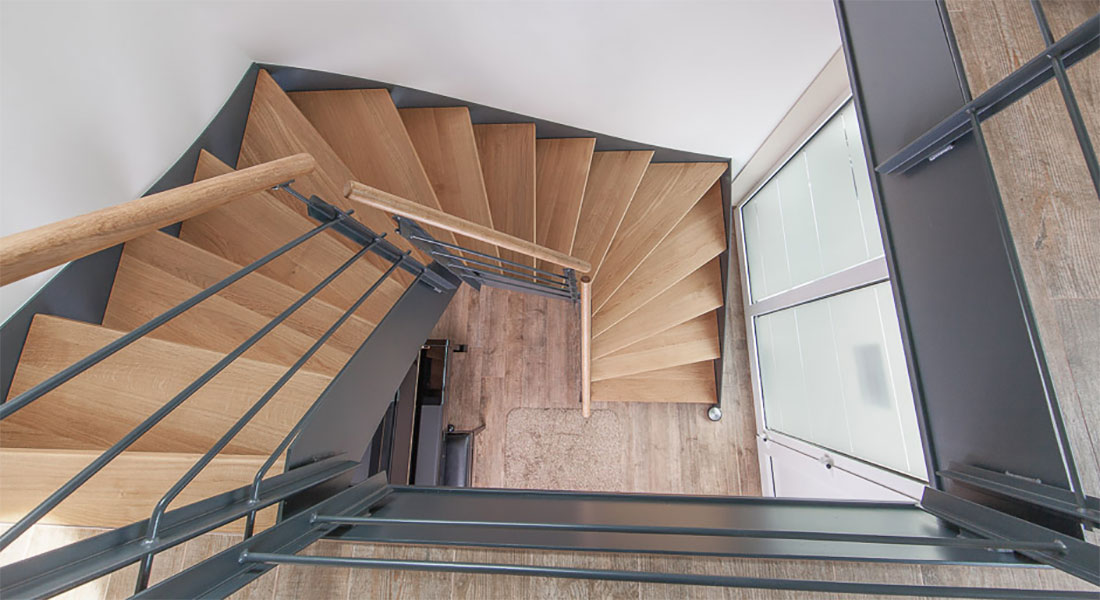 Treppen aus Stahl und HPL mit Holzstufen von Treppenbau SCHMIDT