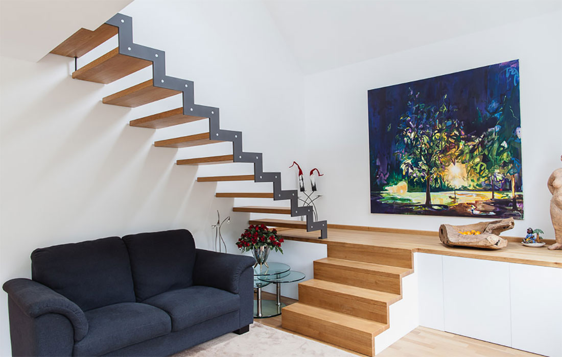 Treppe aus Holz und Stahl mit Podest von Treppenbau SCHMIDT