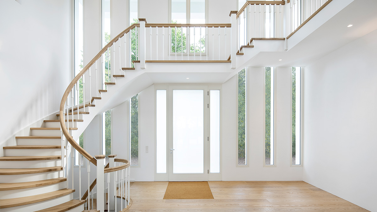 Traditionelle Holztreppe als Raumkonzept von WORTMANN Treppen